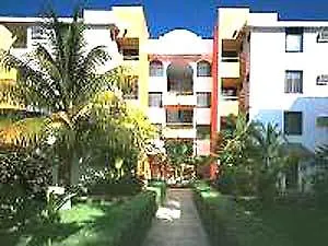 Отель Club Bananas Playacar